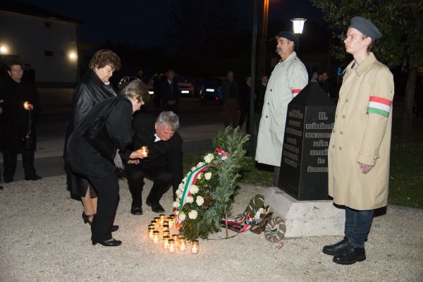 Az 1956-os forradalom és szabadságharc hőseire emlékeztünk