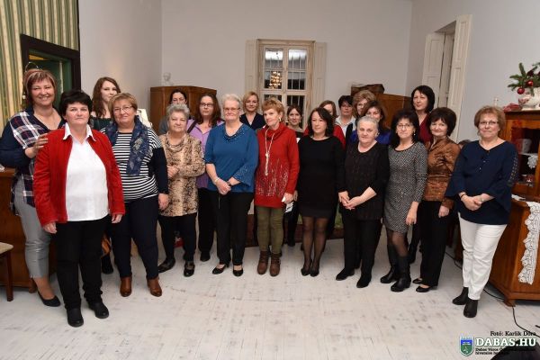 Karácsonyruha-kiállítás