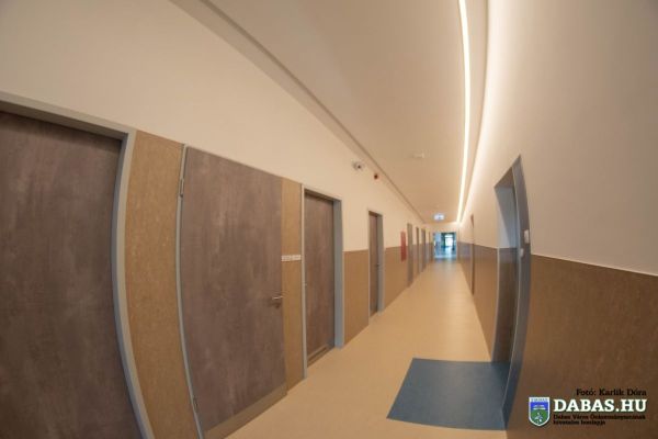 BEFEJEZŐDÖTT DABASON AZ ÚJ BÖLCSŐDE ÉPÍTÉSE