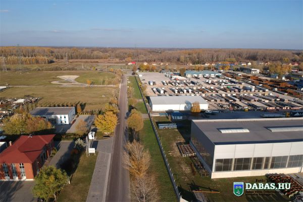 Dabasi Ipari Park média anyagai