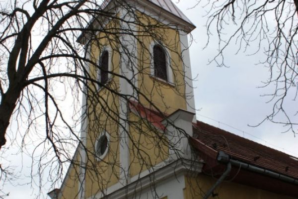 Felsődabasi Szentháromság templom
