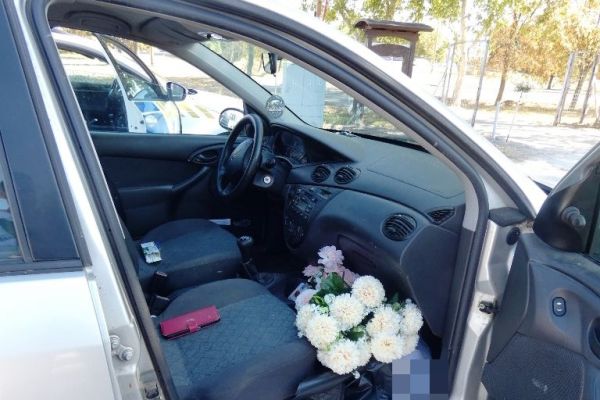 Elvitte az emlékezés virágait