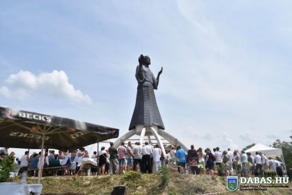 Az Áldos Hagyományőrző Egyesület szobor avató ünnepsége