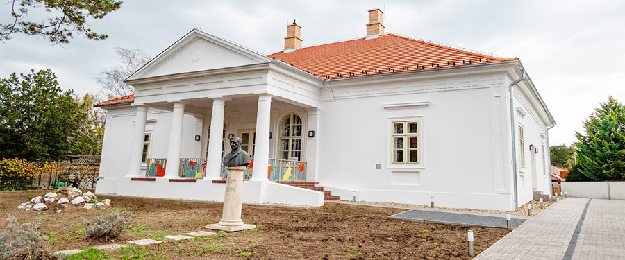 BEFEJEZŐDÖTT  DABASON, A HALÁSZ JENŐ KÚRIÁBAN MINI BÖLCSŐDE KIALAKÍTÁSA - SAJTÓKÖZLEMÉNY