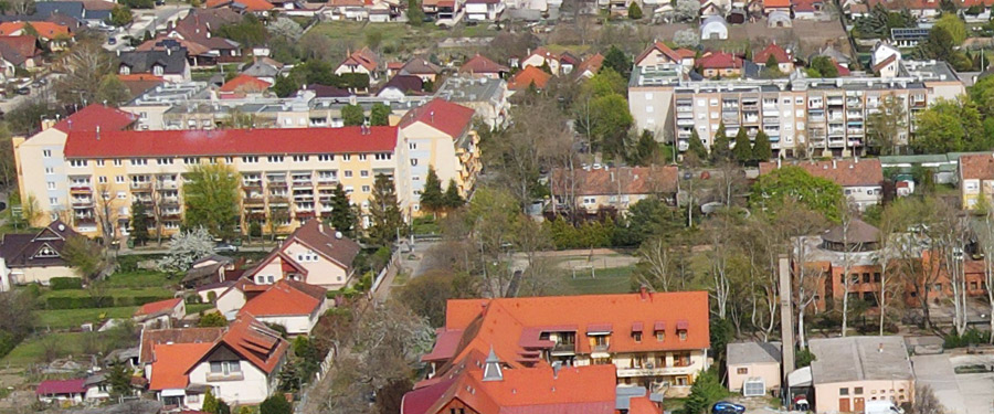 Társasházak