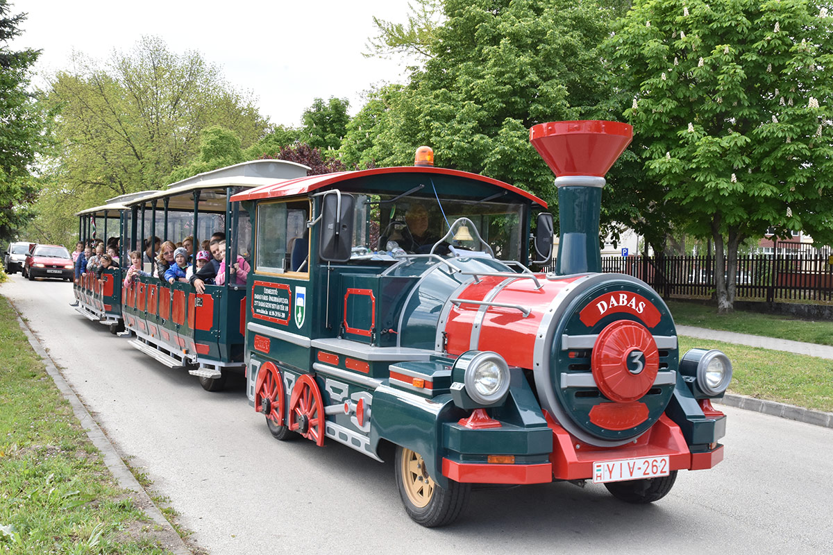 Gumikerekes városnéző kisvonat képe